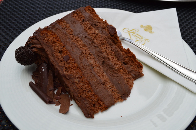 濃厚でおいしいチョコレートケーキ