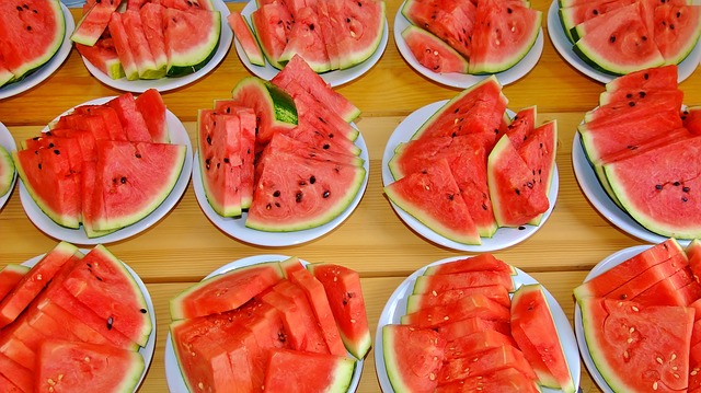 watermelon-red-1040100_640