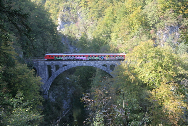 ヴィントガル渓谷に架かる鉄道橋　(C) Mirko Kunsic / www.slovenia.info 